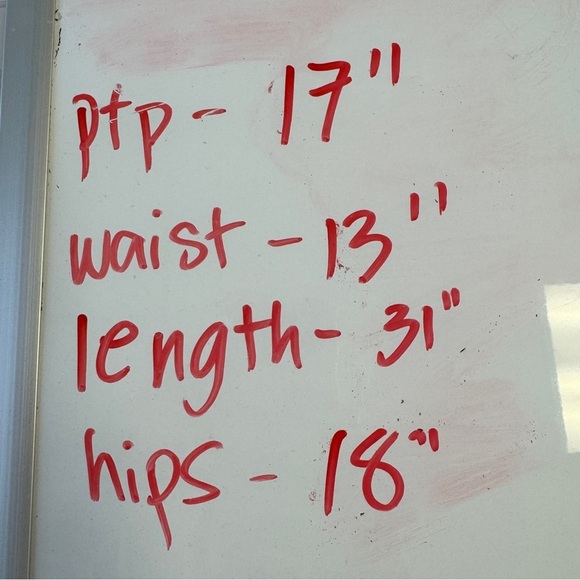 Adelyn Rae Sleeveless Floral Crochet Overlay Nude Lining Lavender Lace Romper XS - Picture 14 of 14